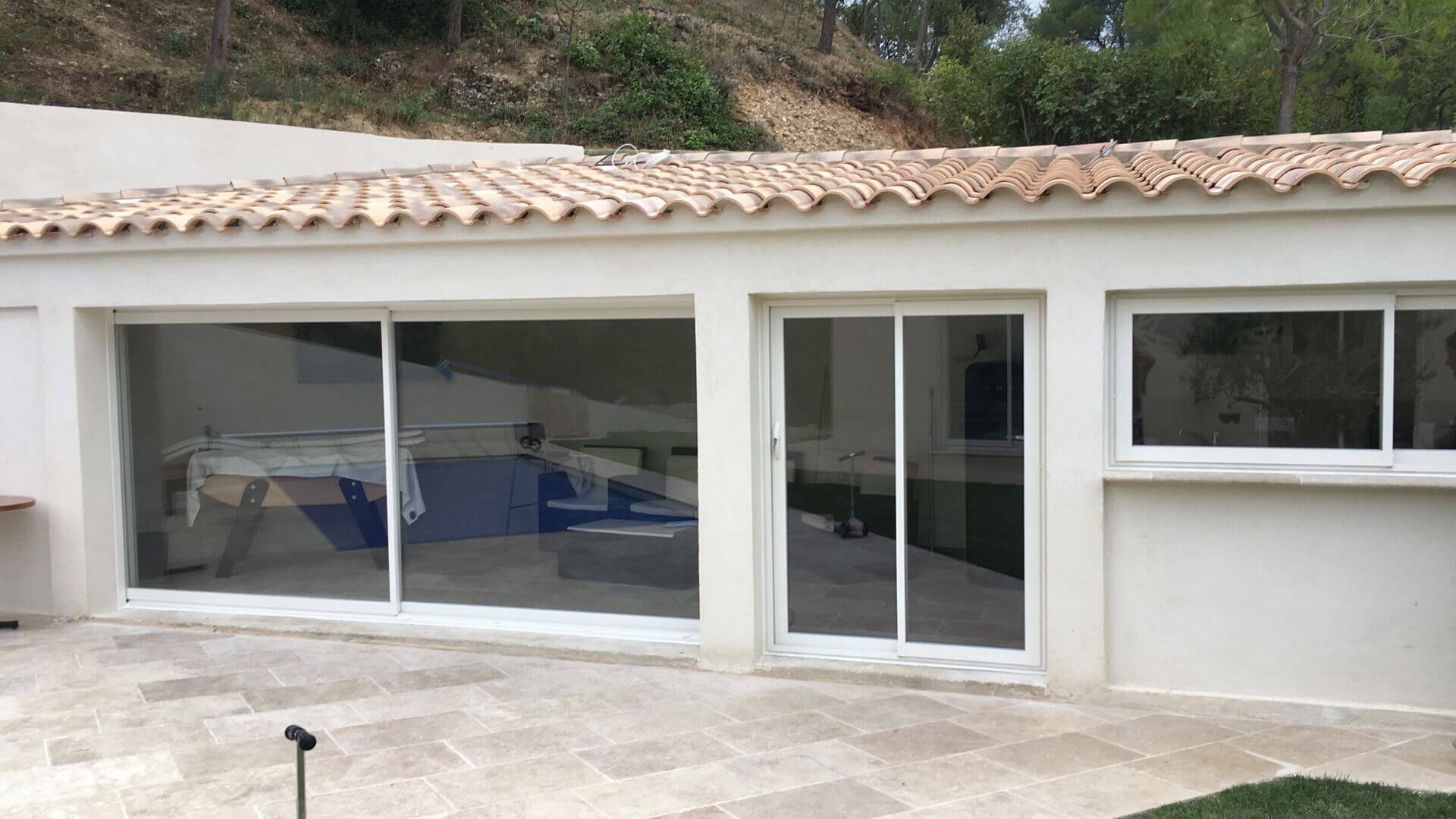 F2J Sur Mesure Saint-Cyr-sur-Mer Pergolas Bioclimatiques Fenêtres Alu PVC Baie vitrée volet roulant store portail porte de garage automatisme vitrerie Vérandas Serrurerie Dépannage