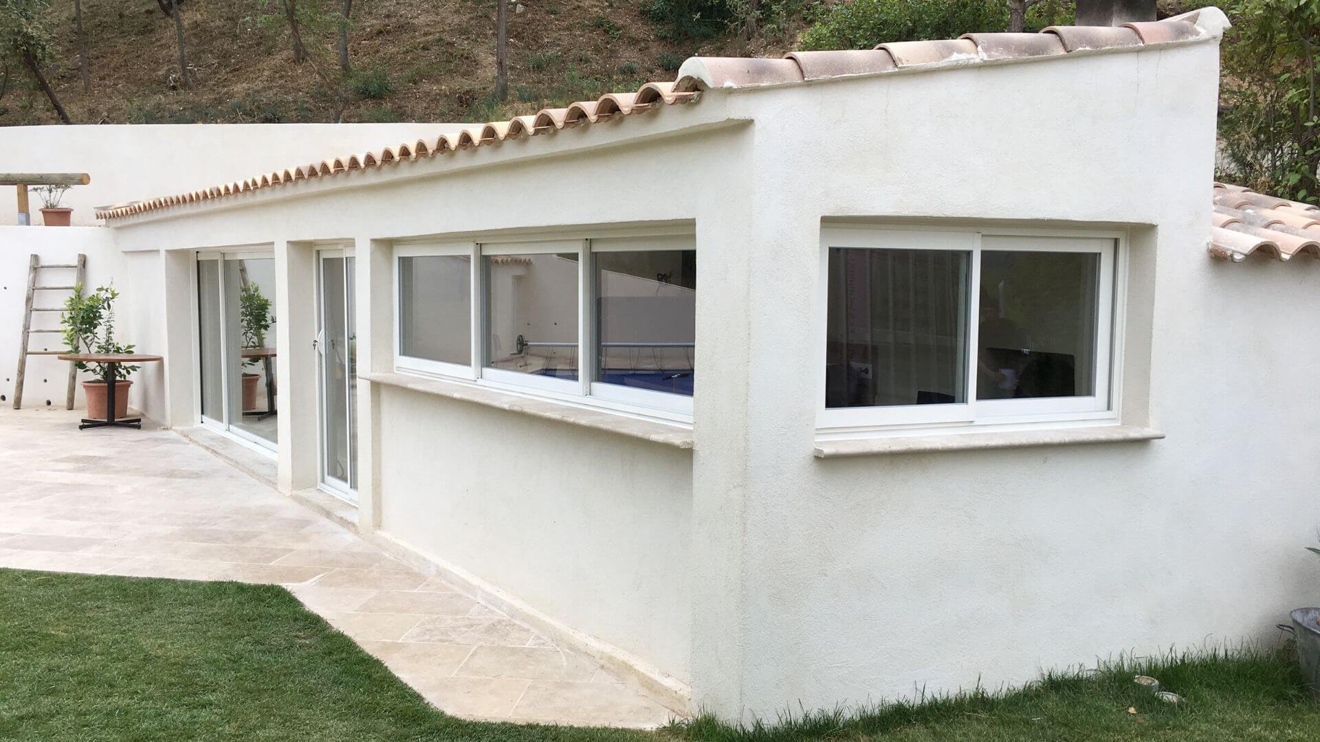F2J Sur Mesure Saint-Cyr-sur-Mer Pergolas Bioclimatiques Fenêtres Alu PVC Baie vitrée volet roulant store portail porte de garage automatisme vitrerie Vérandas Serrurerie Dépannage