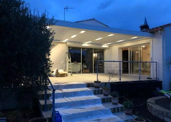 F2J Sur Mesure Saint-Cyr-sur-Mer Pergolas Bioclimatiques Fenêtres Alu PVC Baie vitrée volet roulant store portail porte de garage automatisme vitrerie Vérandas Serrurerie Dépannage