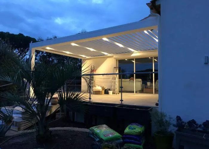 F2J Sur Mesure Saint-Cyr-sur-Mer Pergolas Bioclimatiques Fenêtres Alu PVC Baie vitrée volet roulant store portail porte de garage automatisme vitrerie Vérandas Serrurerie Dépannage
