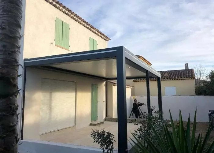 F2J Sur Mesure Saint-Cyr-sur-Mer Pergolas Bioclimatiques Fenêtres Alu PVC Baie vitrée volet roulant store portail porte de garage automatisme vitrerie Vérandas Serrurerie Dépannage