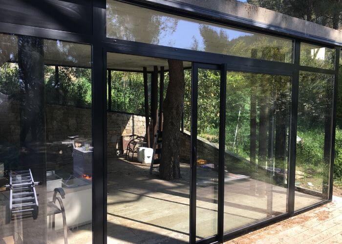 F2J Sur Mesure Saint-Cyr-sur-Mer Pergolas Bioclimatiques Fenêtres Alu PVC Baie vitrée volet roulant store portail porte de garage automatisme vitrerie Vérandas Serrurerie Dépannage